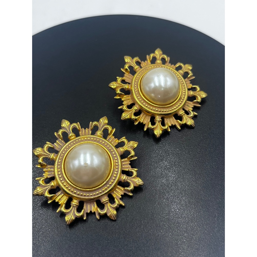 Ben-Amun Vintage Faux Pearl l fleur-de-lis Clip On Statement Earrings - Picture 6 of 14